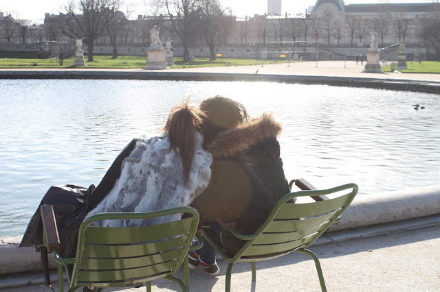 girls-tulleries-friends