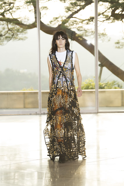 louis vuitton defile croisiere japon musee miho nicolas ghesquiere