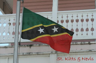 St. Kitts en Nevis, na exotische ploegen tijdens de openingsceremonie op de Olympische spelen, nu ook de vlag op de vaste wal van dit eilandduo