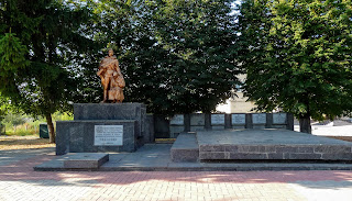 Браилов. Сквер. Братская могила советских воинов