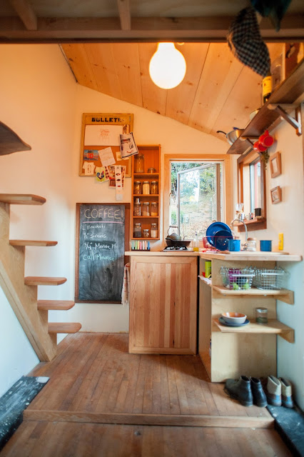 Relaxshacks.com: ONE TINY HOUSE PHOTO- SEVEN GREAT IDEAS....