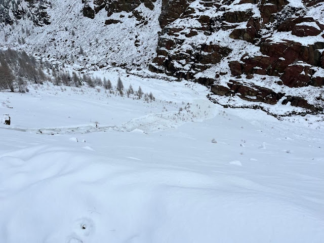 Zona di accumulo della valanga di neve a debole coesione dietro Malga Melago in Vallelunga (Foto: Weihtaler Egon, 25.03.2023)ers. (Foto: Weihtaler Egon, 25.03.2023)