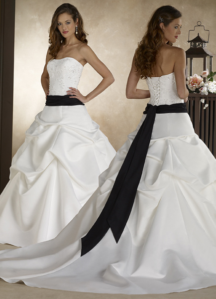 Choose Your Fashion Style Wedding  Dresses  with Black  Sashes 