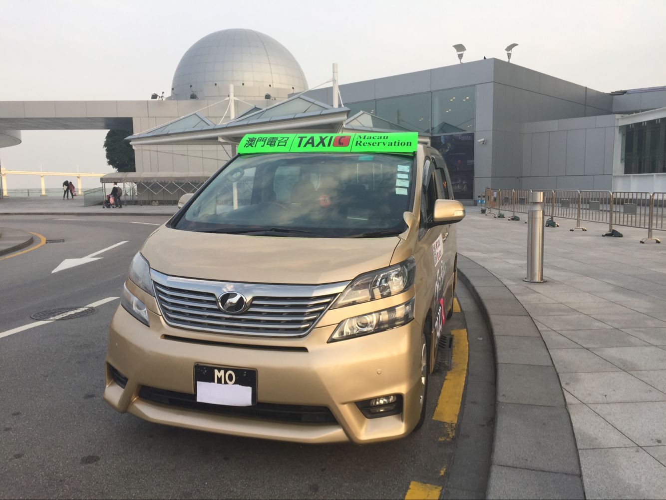 澳 門 巴 士 / 交 通 / 天 氣 資 訊 站 Macau Buses / Transport / Weather Information Station: 澳門電召獲經營100個特的