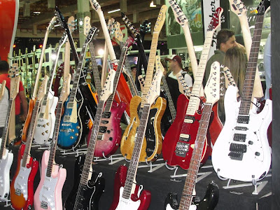 Linha de guitarras Strinberg destacam-se pelo excelente custo-benefício. Cobertura Expomusic 2011 - Central do Rock