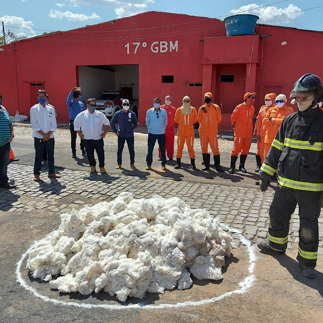 17º GBM sedia encontro técnico para teste de produto capaz de bloquear chamas em incêndios