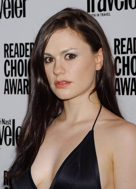 Anna Paquin Cleavage