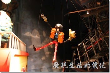 ONE PIECE RIDE CRUISE~FOR THE NEW WORLD（海賊王的新世界大航海時代）。魯夫搶救艾斯不成受挫後，一直處於極度低落的時期，這期間腦海中也不斷出現夥伴們的身影。