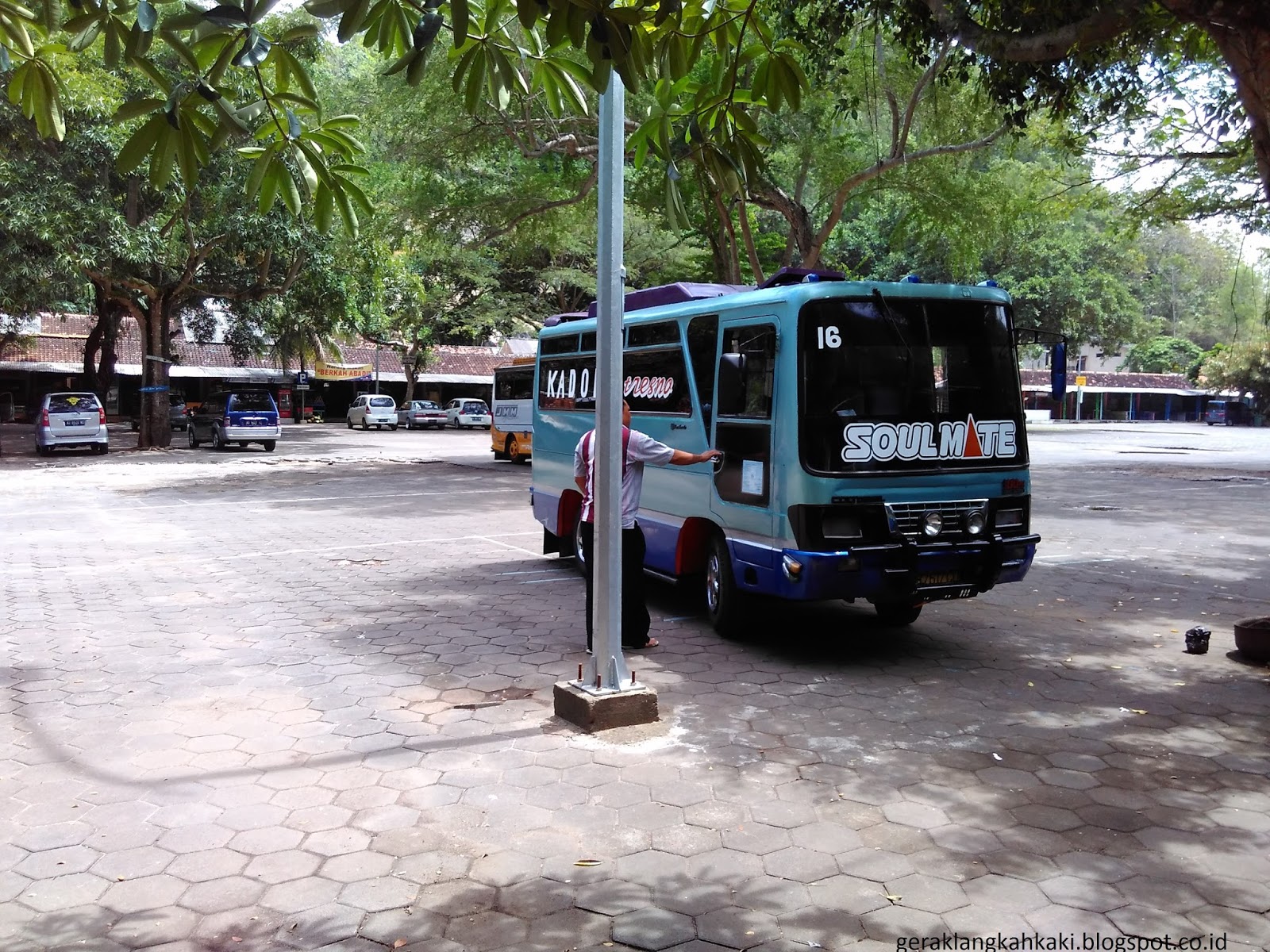 Bus tujuan Pantai Baron Terminal Wonosari