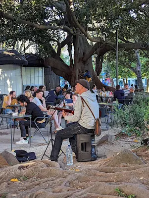 Street performer in the gardens of Príncipe Real in Lisbon in April