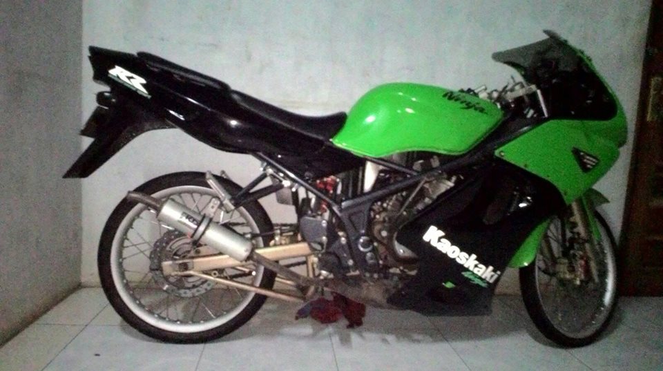 7 Gambar  Modifikasi Motor  Ninja  RR 150 cc 2 Tak Warna 