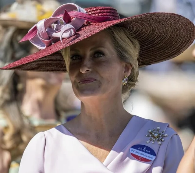 Zara Tindall, Princess Beatrice. Anna Mason Dahlia belted painterly minidress. Zimmermann rosa floral-print cotton shirt dress