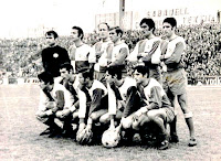 C. D. SABADELL C. F. Temporada 1969-70. Martínez, Isidro, Pini, Arnal, Marañón, Montesinos. Ortuño, Romero, Palau, Garzón y Cristo. C. D. SABADELL C. F. 3 C. F. BARCELONA 2. 01/02/1970. Campeonato de Liga de 1ª División, jornada 21. Sabadell, Barcelona, estadio de la Nova Creu Alta. GOLES: 0-1: 19’, Alfonseda. 0-2: 46’, Rexach. 1-2: 47’, Marañón. 2-2: 57’, Marañón. 3-2: 83’, Palau.