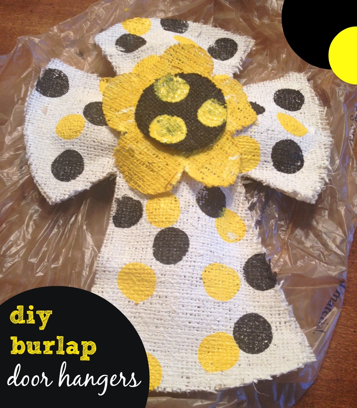 DIY: Burlap Door Hanger | The Food Hussy!