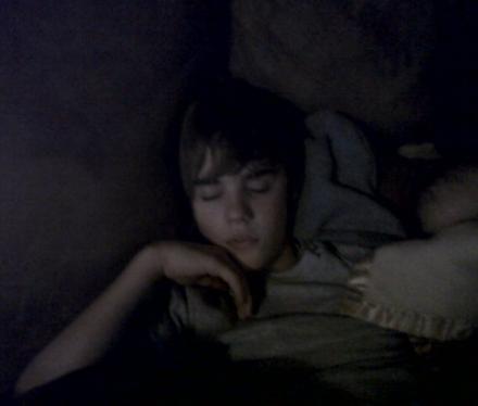 Viste a Justin Bieber durmiendo ahora lo puedes hacer mira como duerme