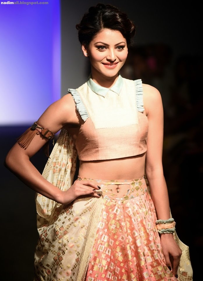 Urvashi Rautela Hot 2016