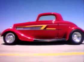 “Eliminator” é o nome de um Ford Coupe de 1933 de Billy Gibbons, vocalista da banda ZZ Top. O veículo foi reformado no estilo hot rod, ficando pronto em 1983, quando o disco foi lançado. Além de dar nome ao álbum e estampar a capa, o automóvel fez parte de três clipes da banda (Foto: Reprodução)