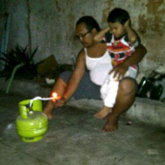 orang bakar tabung LPG - http://gambar-yang.blogspot.com/