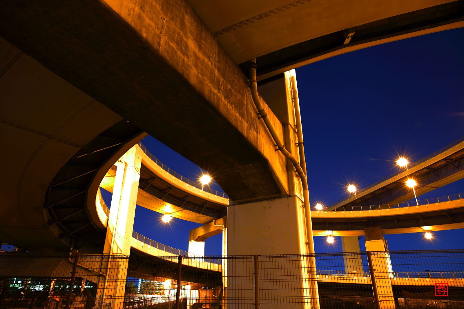 ファインダーの向こうに 大阪ベイエリアの橋の輝き