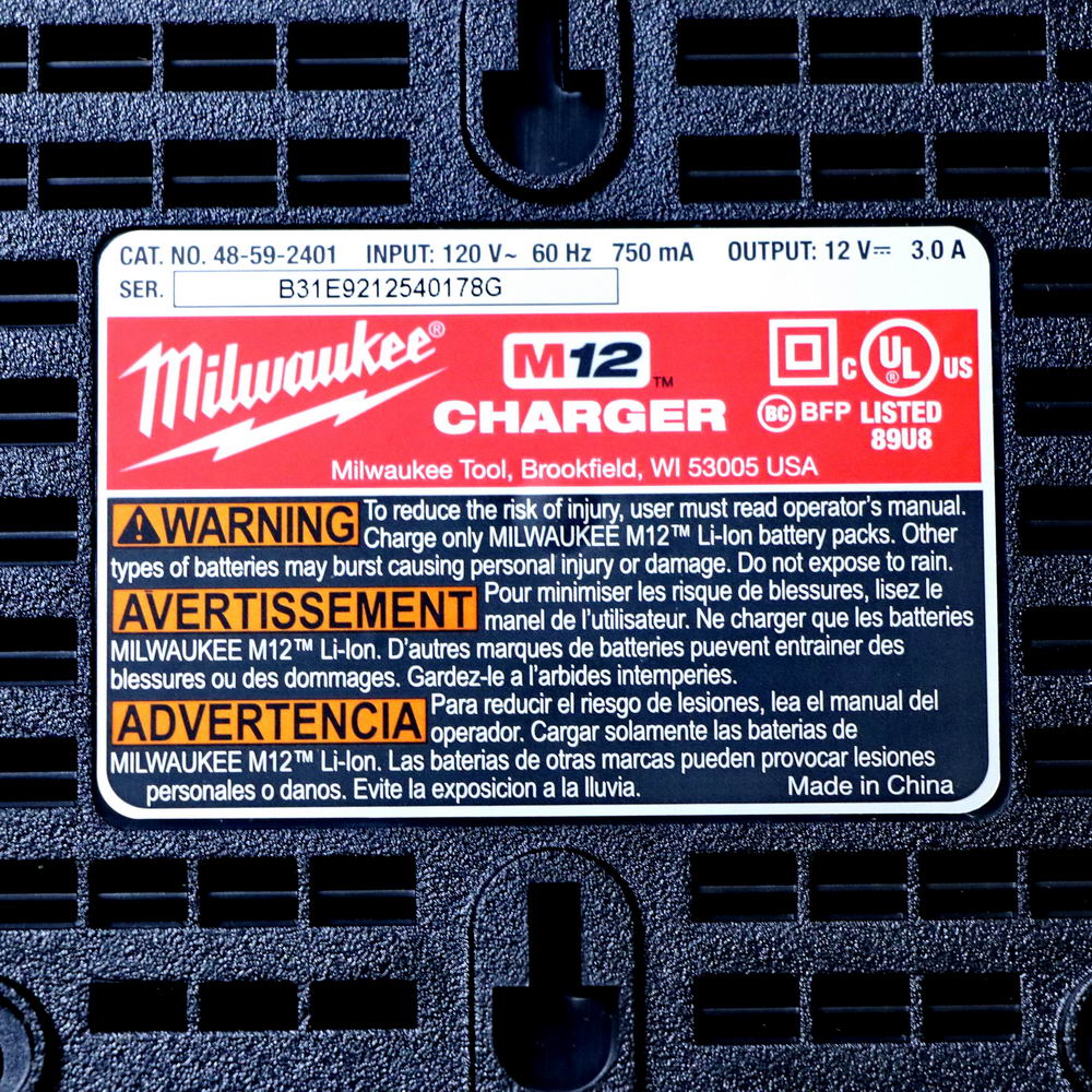 Cargador Milwaukee 12V (Nuevo)