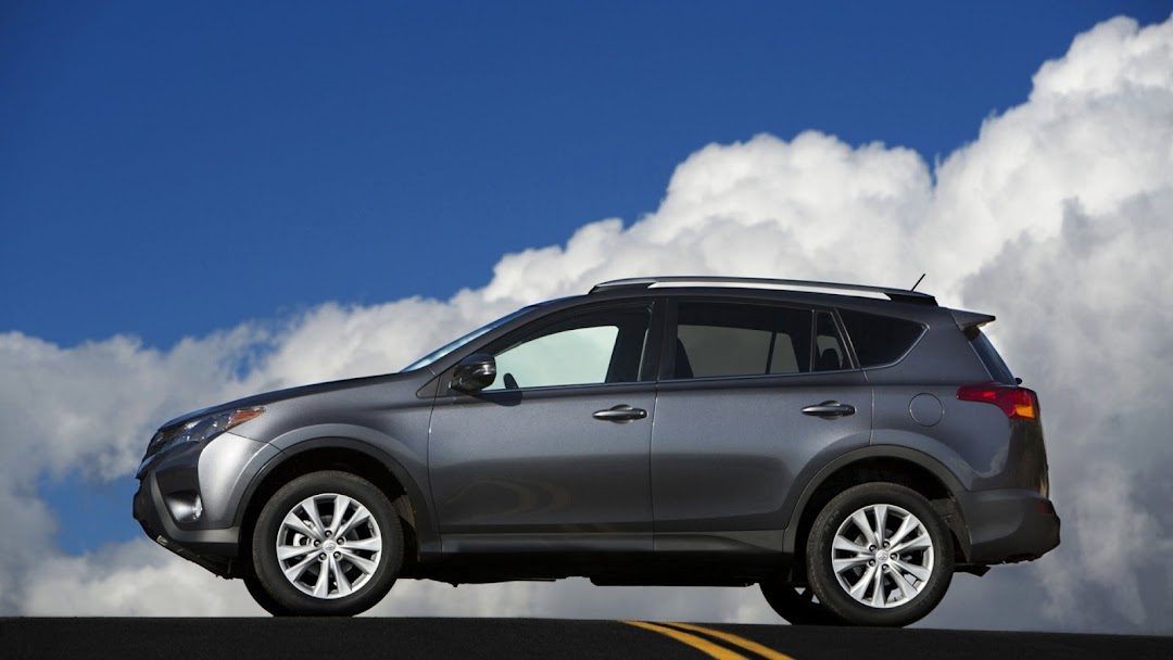 2013 Toyota RAV 4 HD Wallpaper 4