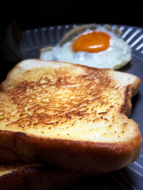 BREAD & EGG