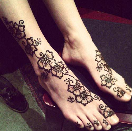 Desain Motif Henna di Kaki Untuk Pernikahan Contoh 