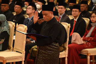 <img src=https://fazryan87.blogspot.com".jpg" alt="Pelantikan Menteri Besar Negeri Pahang dan Negeri Perak Mercu Landskap Politik Baharu Malaysia">