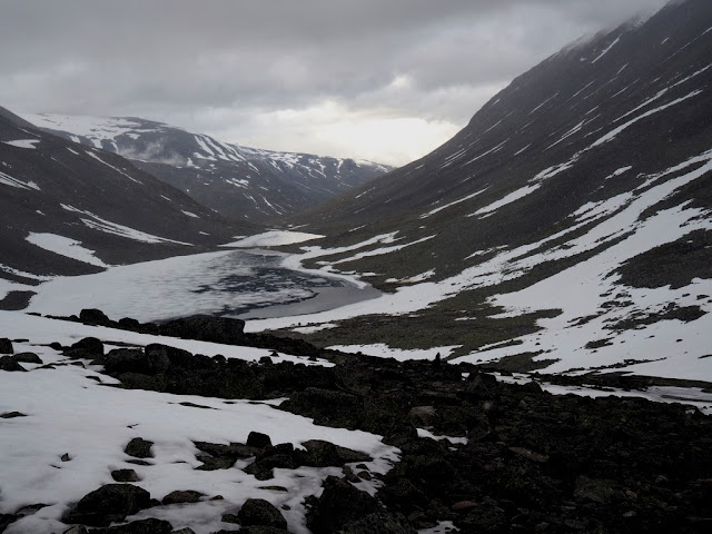 Jezera, sníh, Jotunheimen, Norsko, trek, příroda, léto