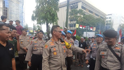 Polresta Banjarmasin Kawal Aksi Unjuk Rasa Warga Kintap di DPRD Provinsi Kalsel 