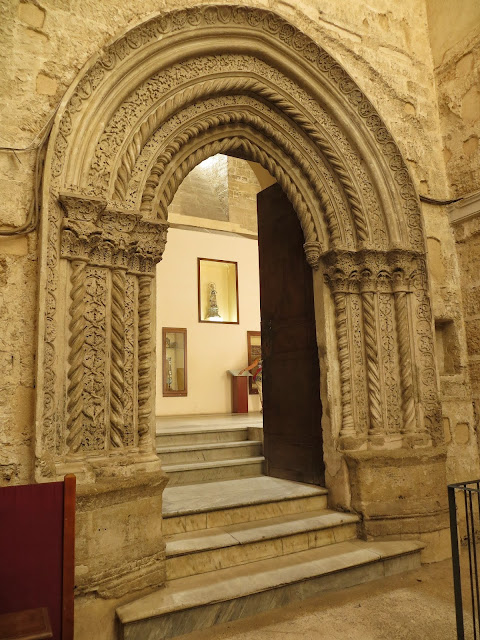 Dettaglio interno cattedrale di Palermo - Going for a Walk