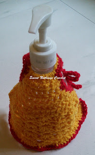 Sweet Nothings Crochet free crochet pattern blog, free crochet pattern for a soap dispenser cover, crochet dress or apron pattern for a soap dispenser, this blog has loads of video tutorials for stitch explanation,