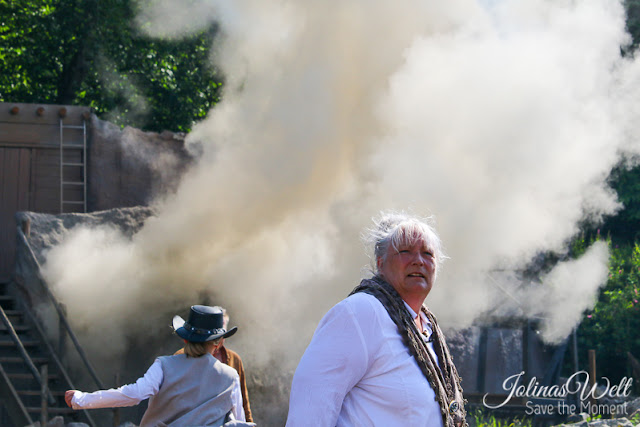 Rauch und Explosionen bei Mörschied Karl May Freilichtspiele Cowboy und Indianer Winnetou