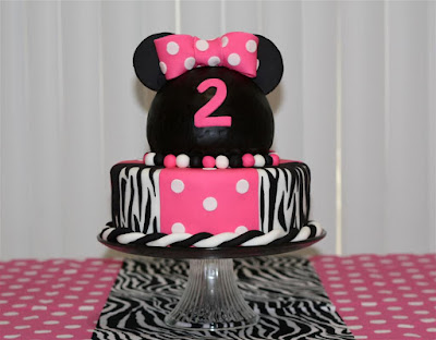 Minnie Mouse Birthday Cake on Minnie Mouse Cake  1