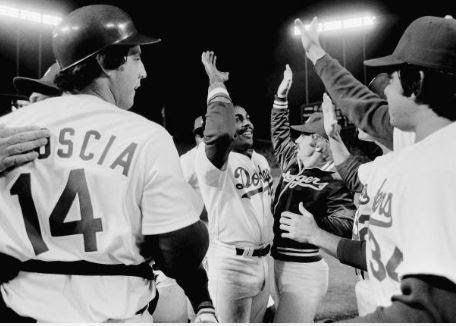 1981 NLDS Gm4: Valenzuela finishes complete game 