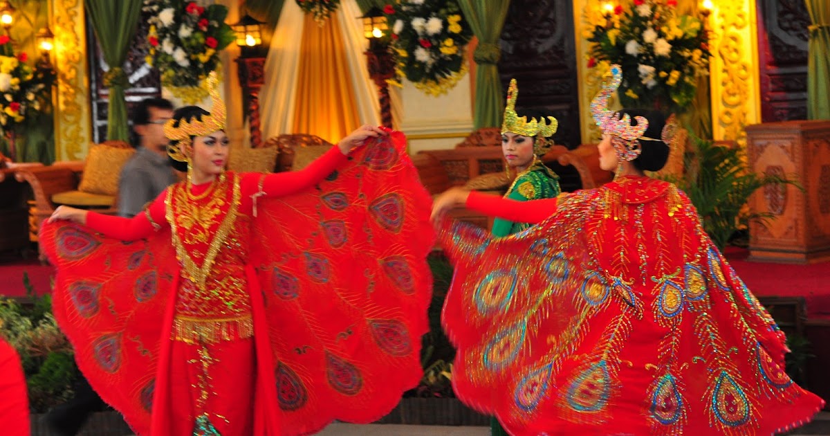 Koleksi Foto foto Tari Merak Jawa  Barat 