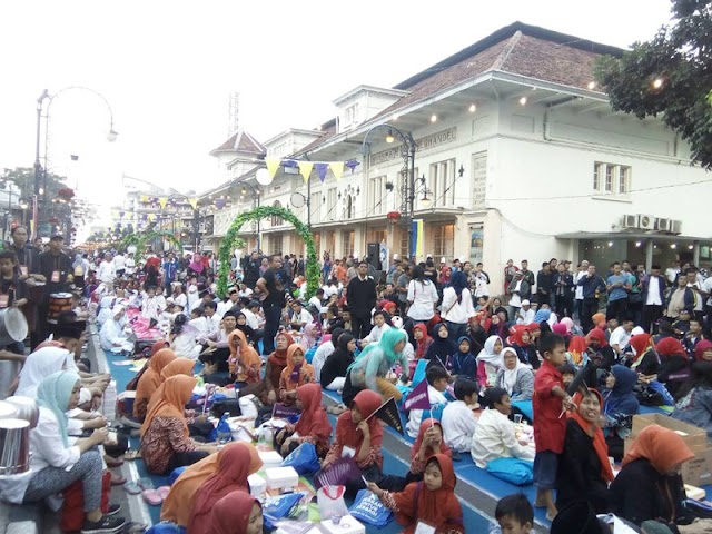 Lautan Massa Penuhi Buka Bersama On The Street (Bubos) 2017 