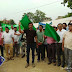 स्कूली बच्चों की रैली को दिखाई हरी झंडी, बाइक सवारों को फूल देकर किया जागरूक 