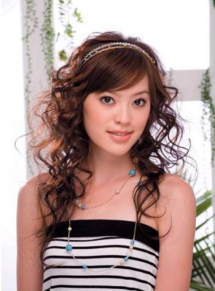 A good summer haircut. hairstyle with headband.side swept bangs and cute 