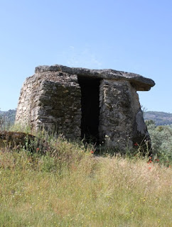 MENHIR / Anta dos Pombais, Castelo de Vide, Portugal