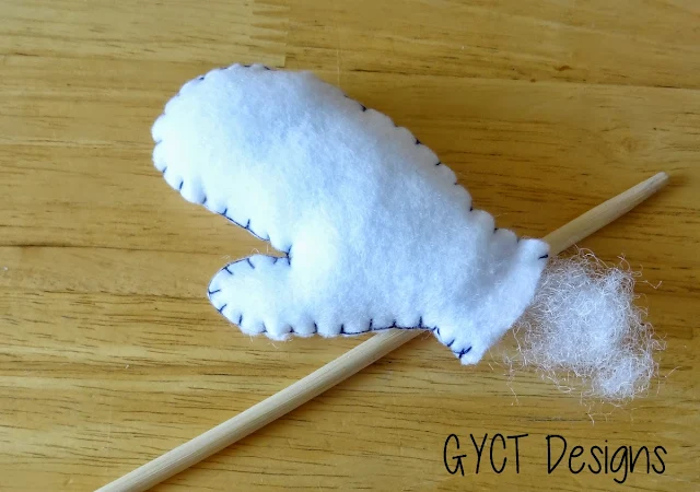 Winter Mitten Garland Tutorial by GYCT