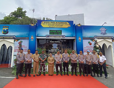 Kunjungi Pos Pelayanan di Jombang, Kapolda Jatim Beri Dukungan Anggota Yang Sedang Bertugas 3