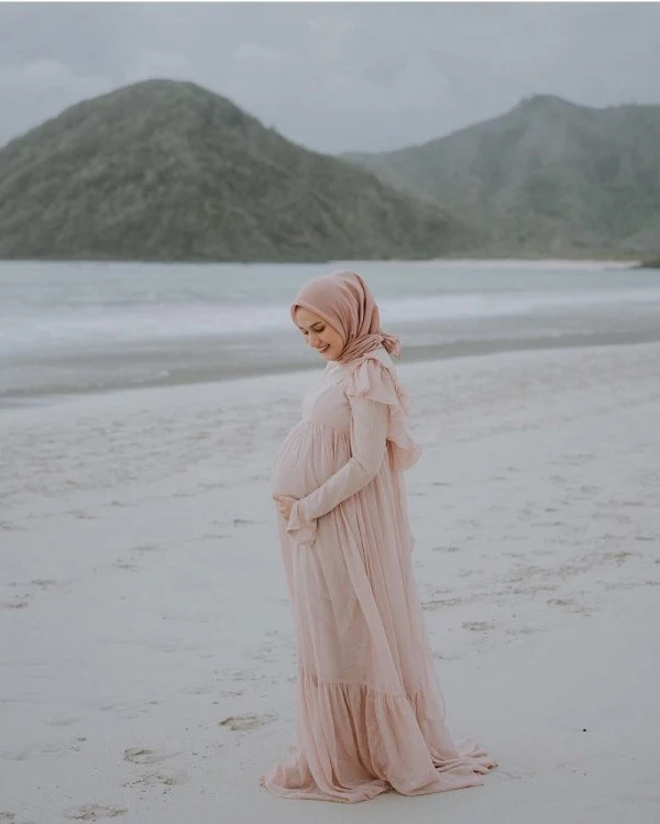 10 Rekomendasi Model Baju Pesta Untuk Ibu Hamil Popmama Com - Model baju hamil gamis