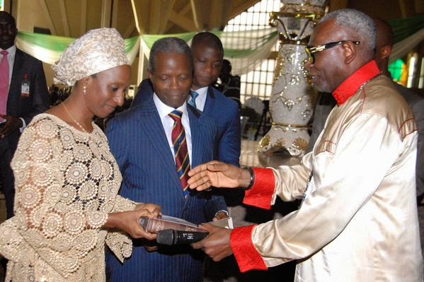 Pres. Jonathan, Mama Peace, Osinbajo And Wife, Worship Together At Inauguration Service