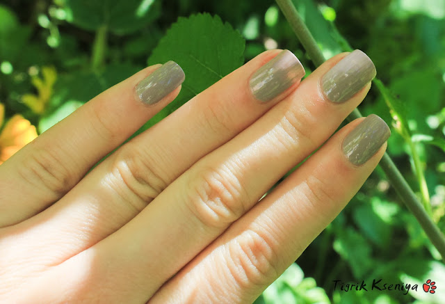 OPI Taupe less beach