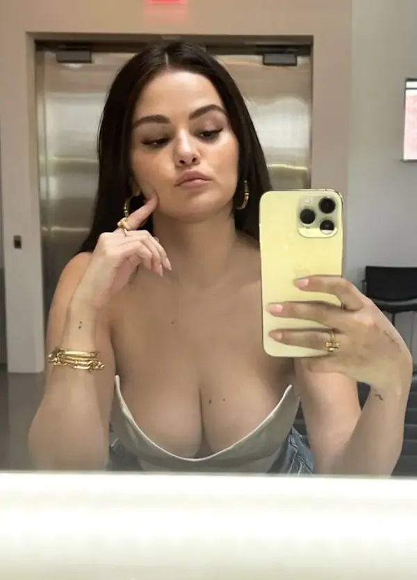 selena gomez hot selfie cleavage busty