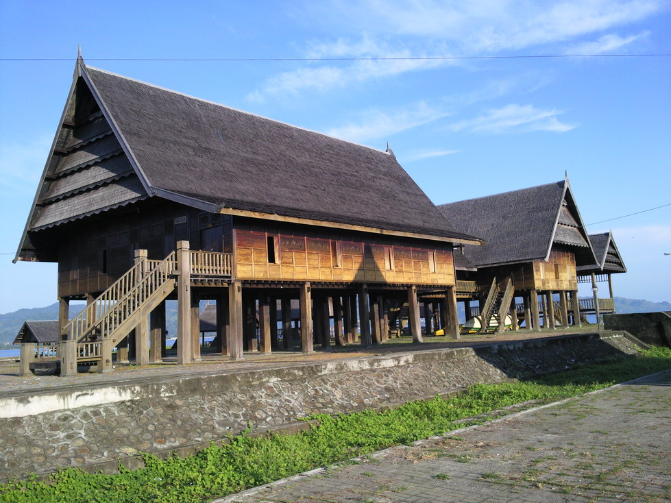 Anak mamuju: rumah adat