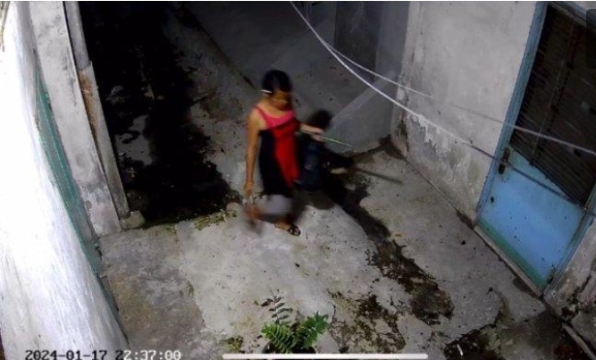 Pria Berdaster Merah yang Nyolong Besi di Depan Rumah Warga Ditangkap Polisi, Si Wanita Diburu