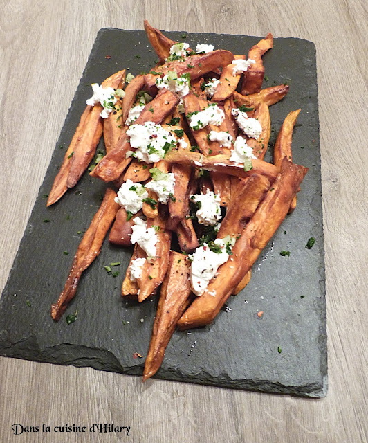 Frites de patates douces au chèvre, ail et persil