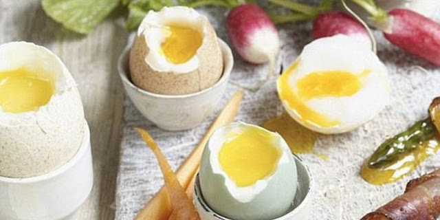 Sudah Tau Belum Bun? Inilah Cara yang Benar Merebus Telur biar Kuning Telur Lembut dan Tidak Keras!